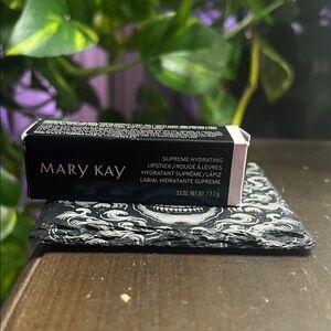Mary Kay Supreme Hydrating Lipstick in Black and White